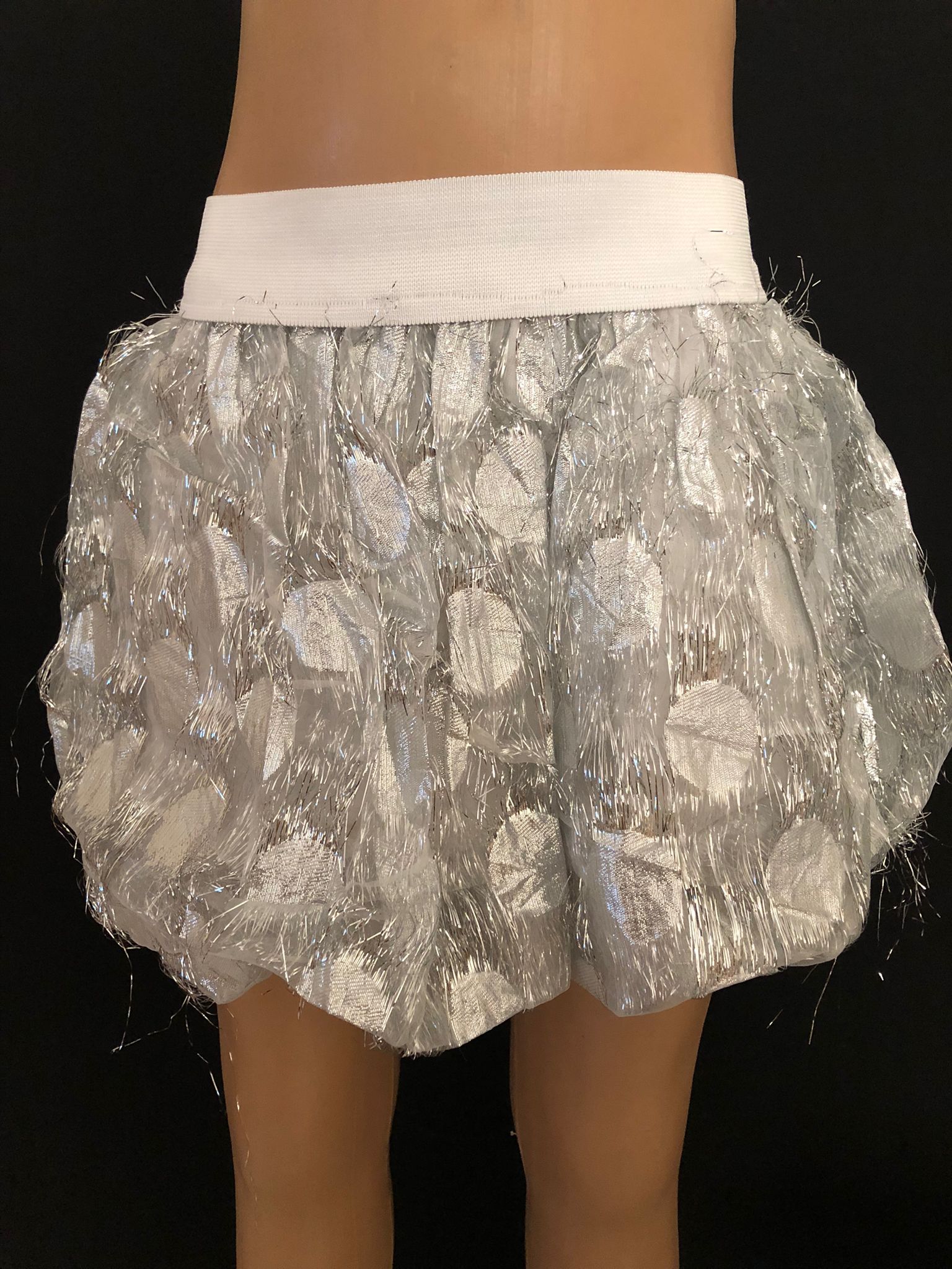 GÜMÜŞ TÜLLÜ ETEK