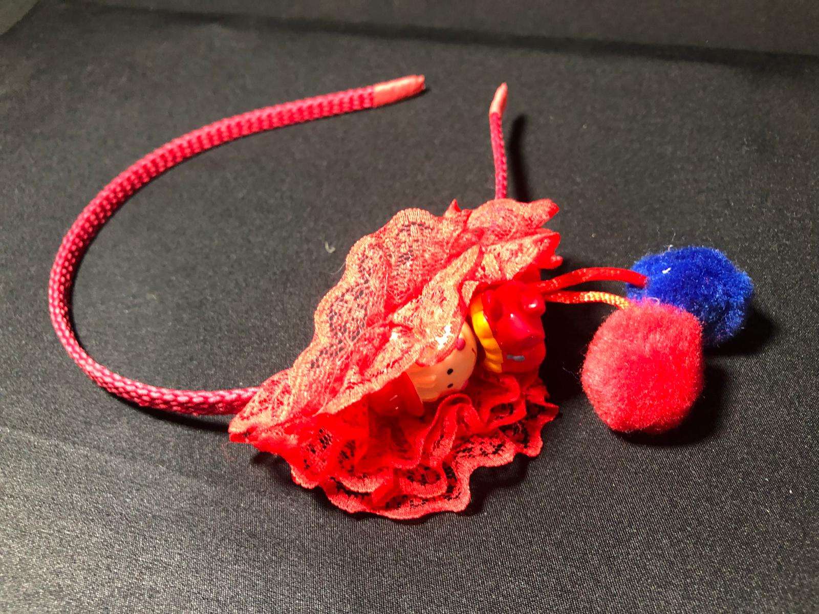 KIRMIZI TÜLLÜ TAÇ