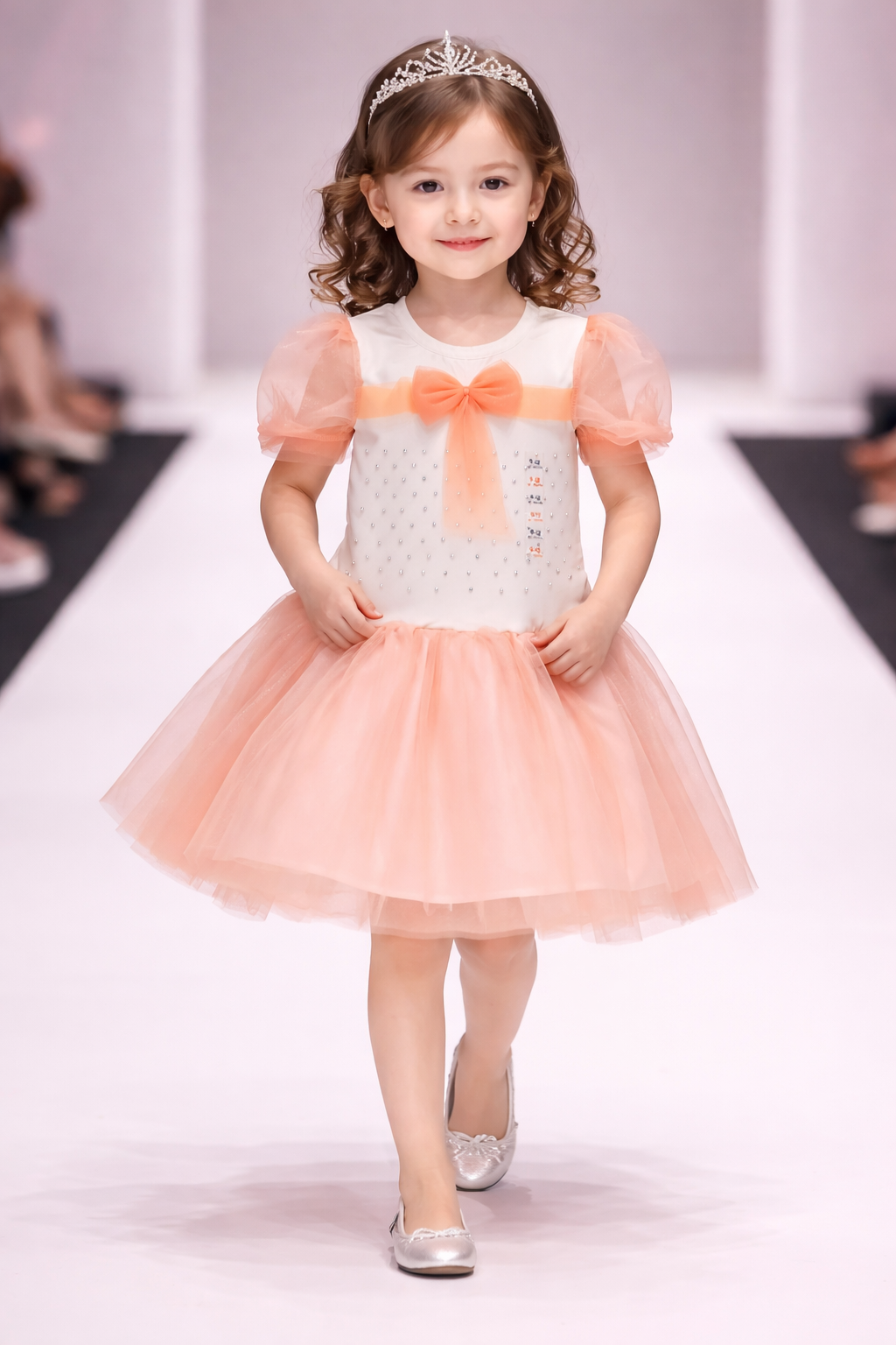 TAŞ UYGULAMALI TÜL FİYONKLU ELBİSE