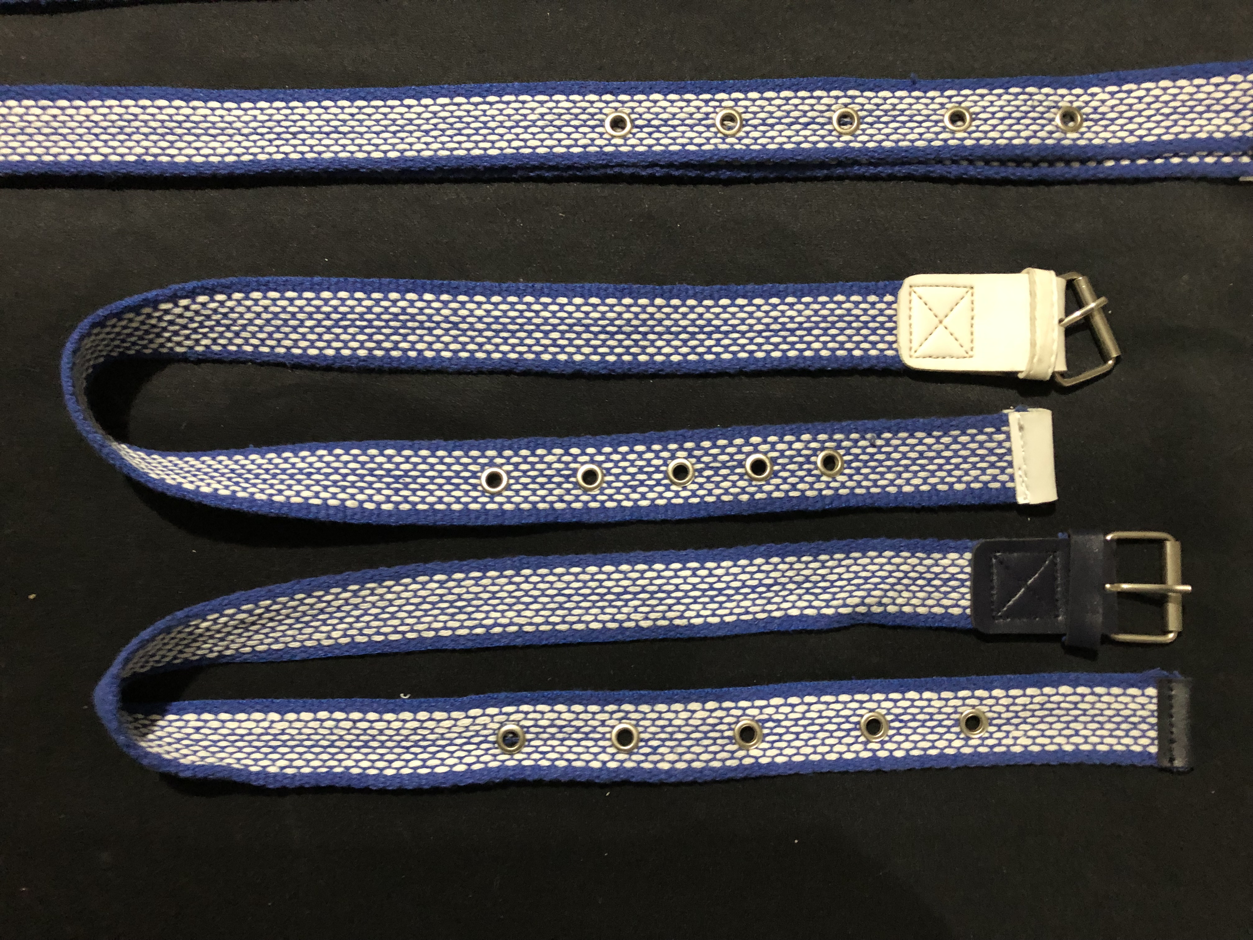 SAX MAVİ DOKUMA ÜZERİ BEYAZ DİKİŞ DESENLİ KEMER