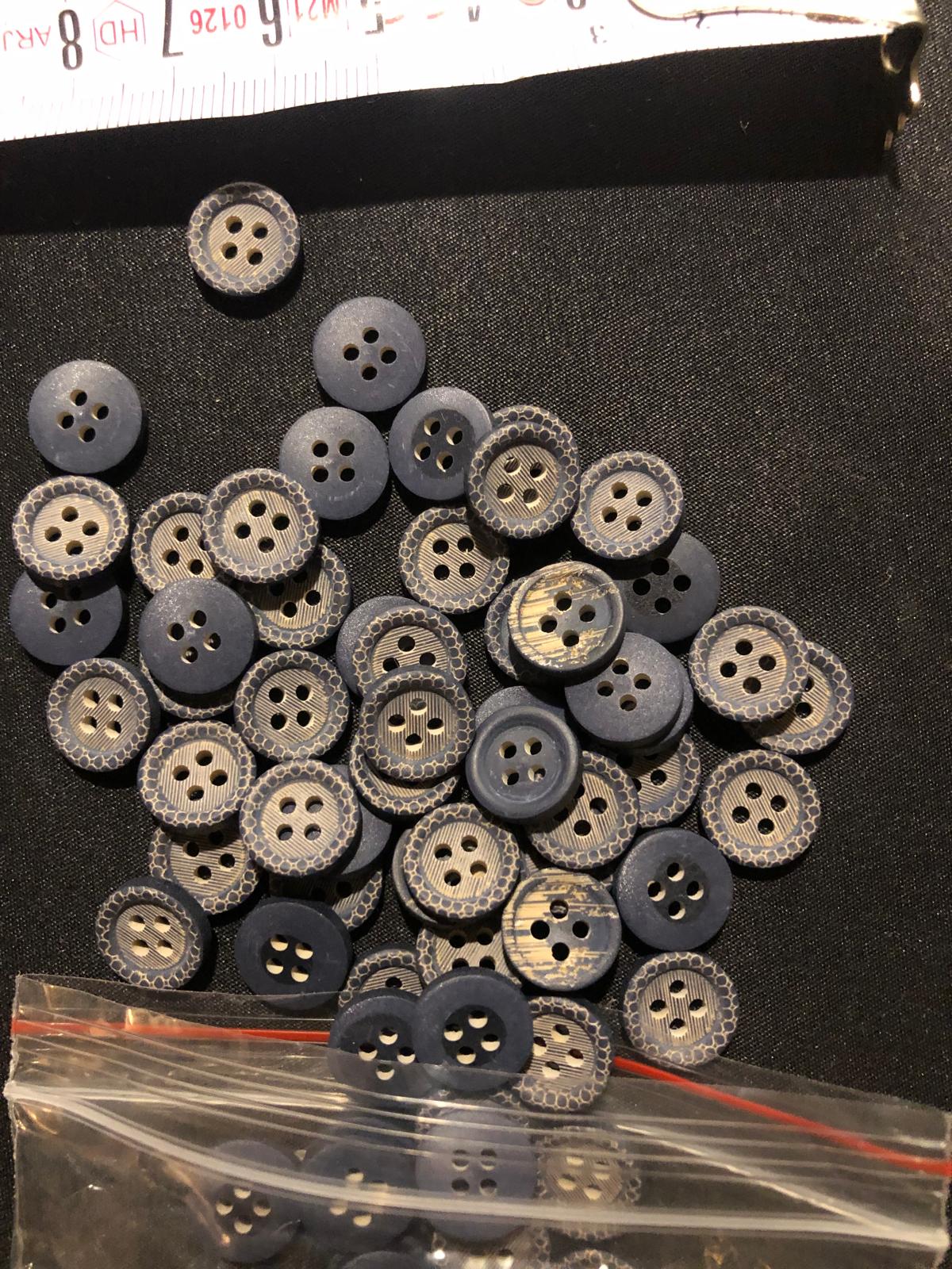 EKOSE DESENLİ LACİ DÜĞME