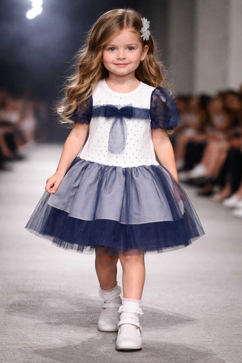 TAŞ UYGULAMALI TÜL FİYONKLU ELBİSE